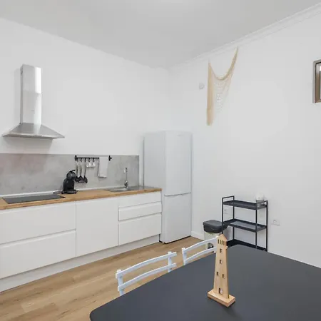 - Cozy Ground-floor Flat