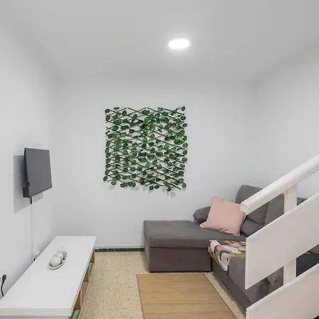 - Cozy Ground-floor Flat